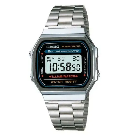 Un reloj Casio plateado muestra la hora como 10:58 50