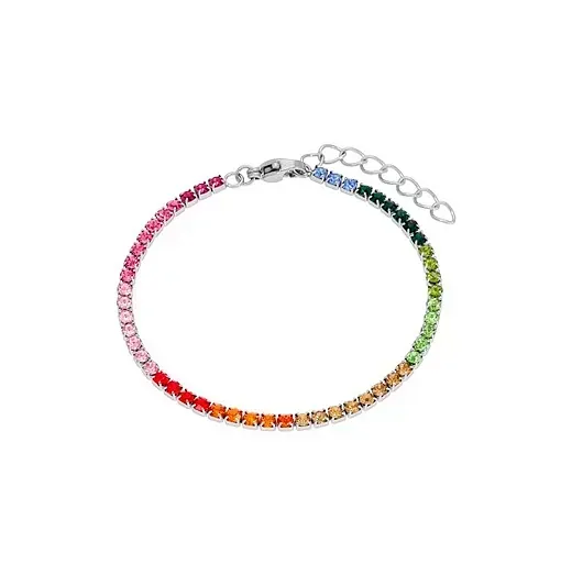 Una pulsera con piedras de colores del arco iris sobre un fondo blanco.