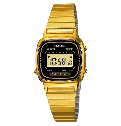 Un reloj Casio dorado muestra la hora como 10:58