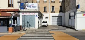 Devanture du centre France Pare-Brise d'Alès.