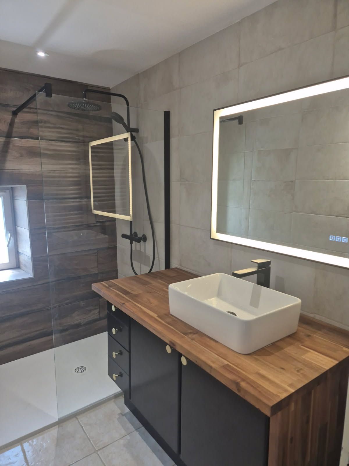 Une salle de bains rénovée