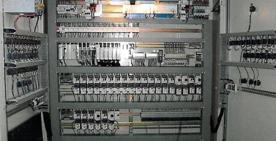 Une armoire électrique.