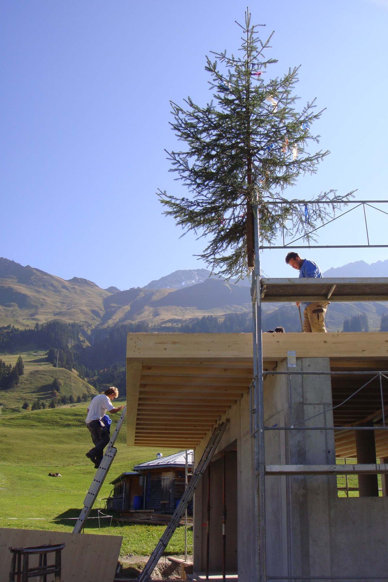 Zimmerei - Lustenberger Holzbau GmbH in Malix