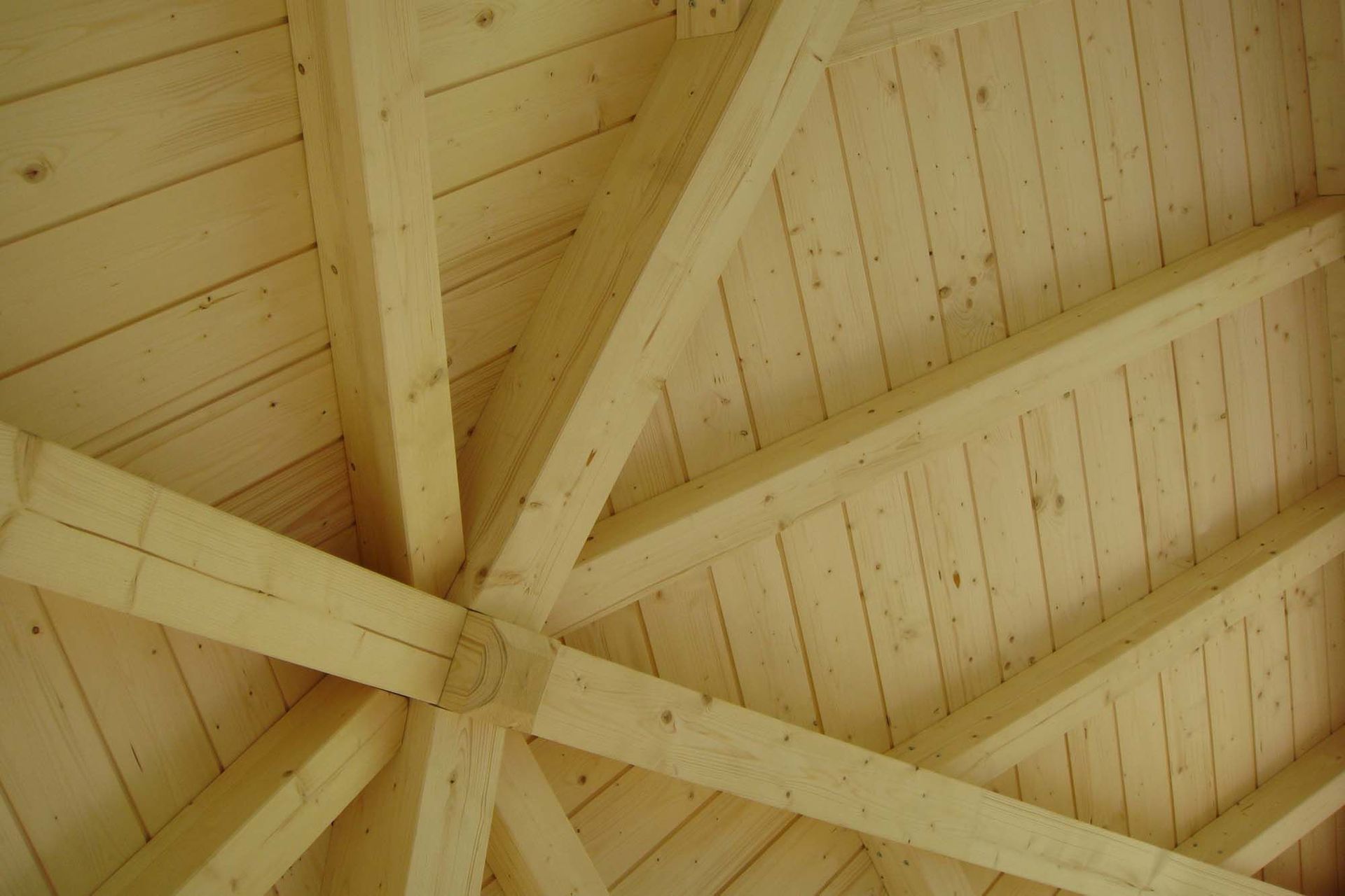 Zimmerei - Lustenberger Holzbau GmbH in Malix