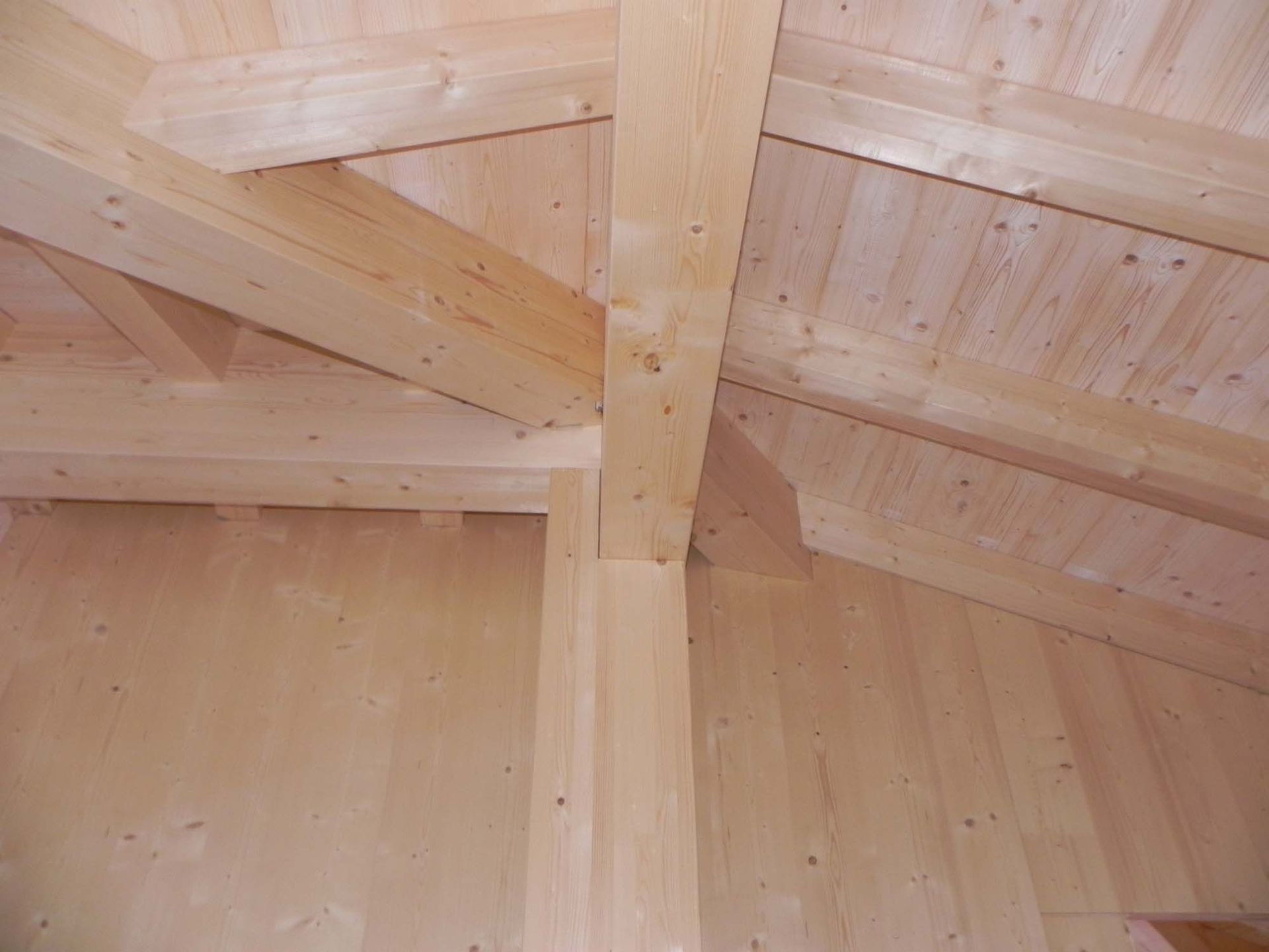 Zimmerei - Lustenberger Holzbau GmbH in Malix