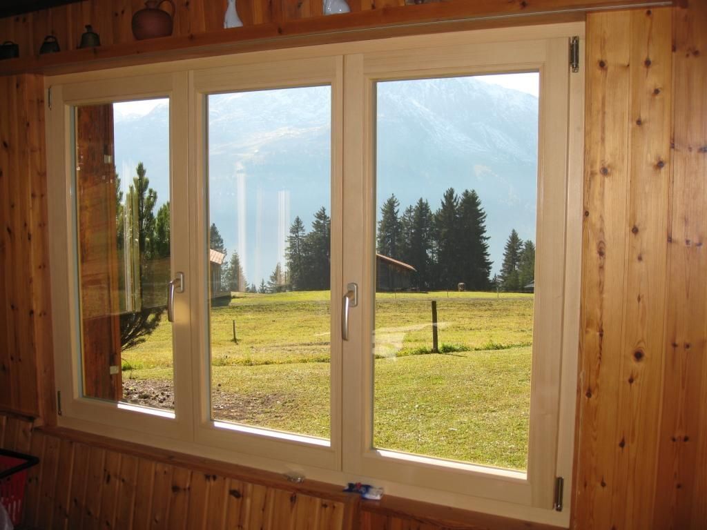 Fenster WÄRMETECHNISCHE SANIERUNG - Lustenberger Holzbau GmbH in Malix