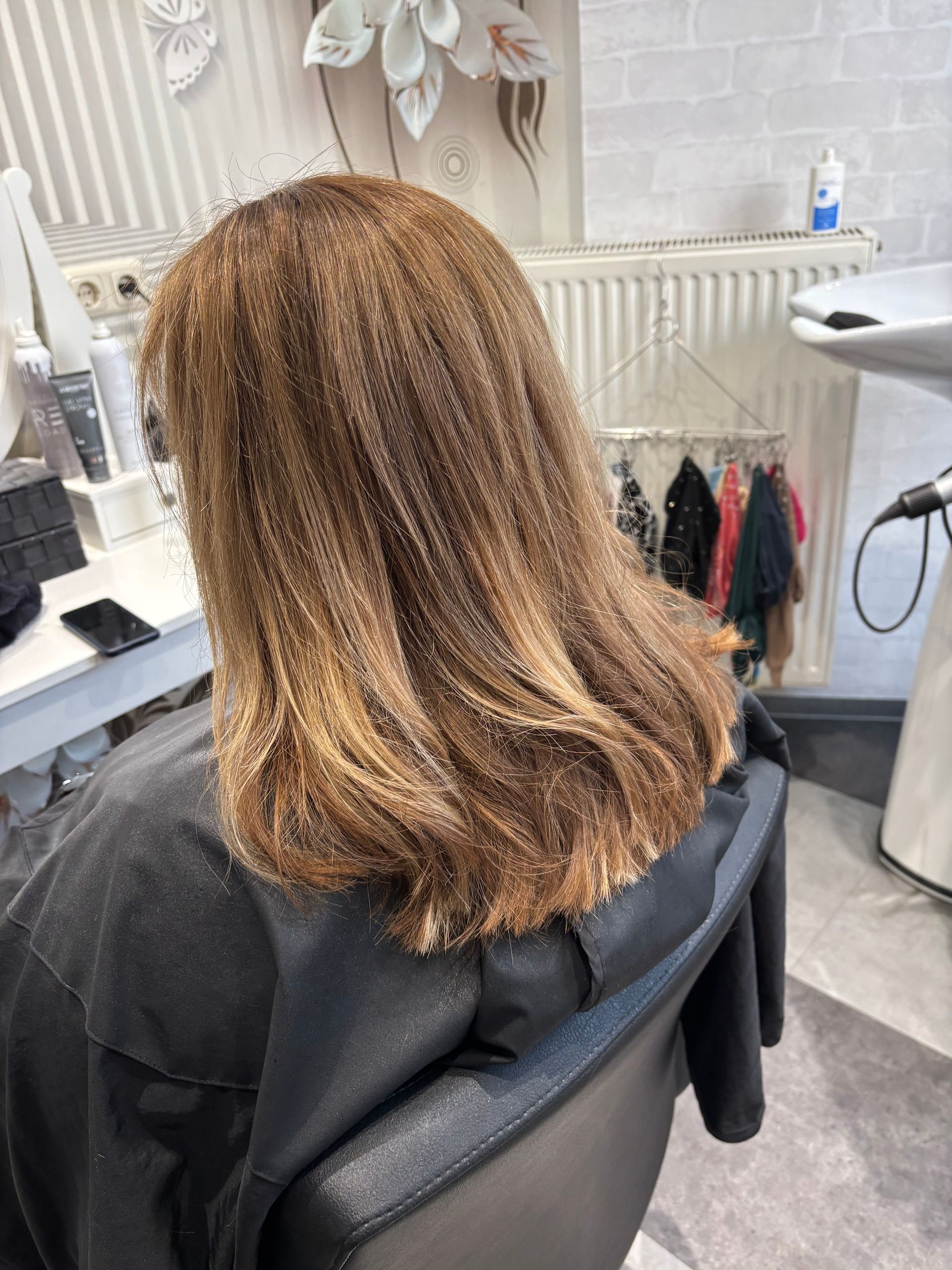 Haare einer Kundin nachher, mit Zweithaaren