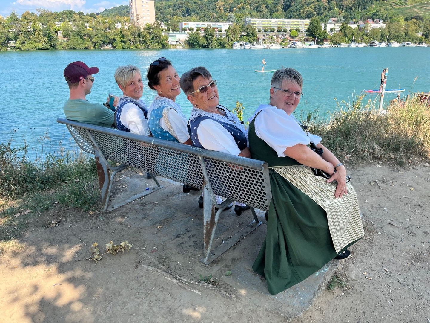Tracht, alphornblaeserin, alphorngruppe, alphorn am rhein, 