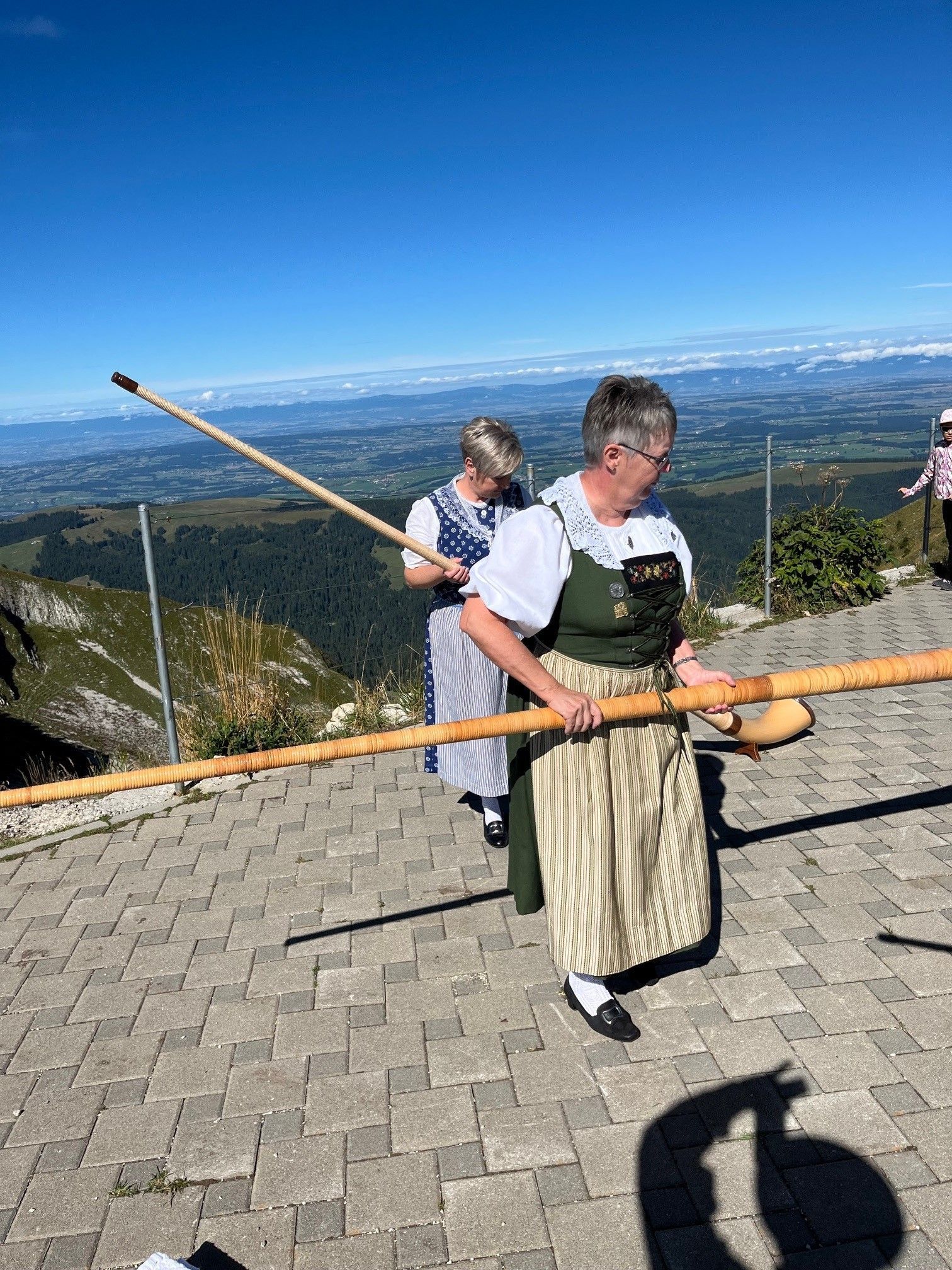 sandra beer, charlotte husner, husner alphorn, charlotte alphorn, sandra beer herznach, herznach alphorn, cor des alpes moléson, 