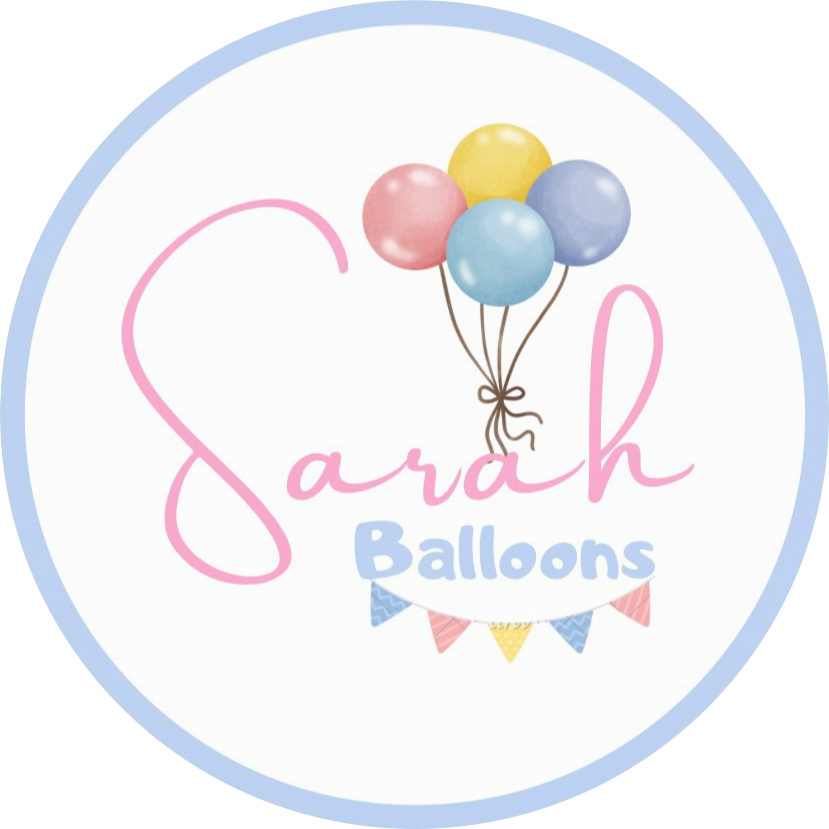 Un logotipo para Sarah Balloons con un montón de globos.
