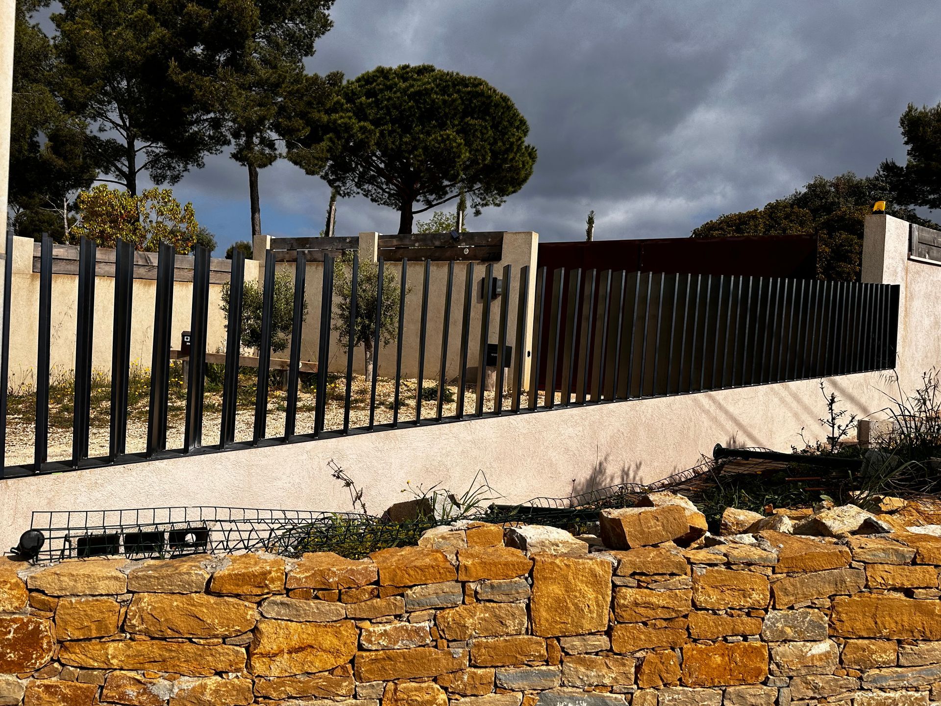 Clôture opaque extérieure