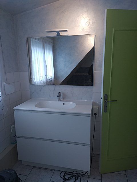 Lavabo et miroir