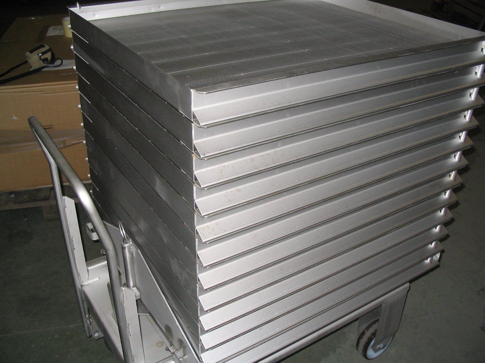 Autoclaaf korf met stapelbare rvs trays voor soepele verpakkingen