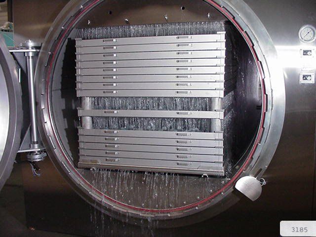 Stapeltrays met beregeningskanalen patent steriflow