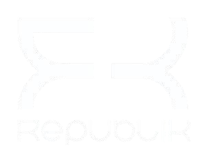 Logotipo y nombre de Reebok en blanco sobre un fondo claro
