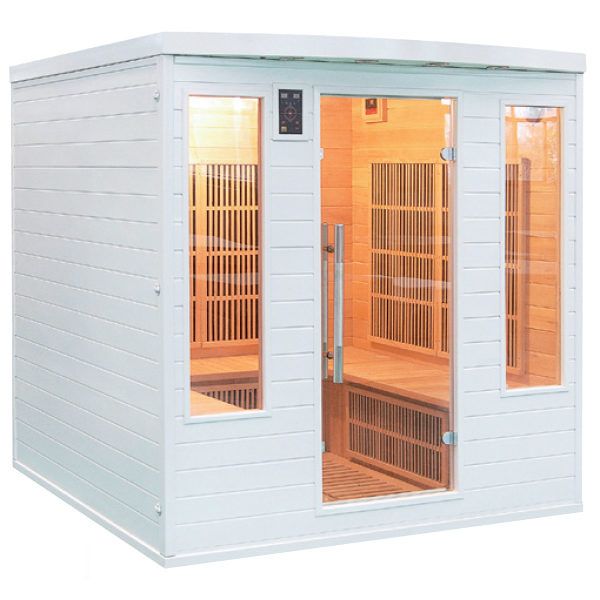 Una sauna bianca con porta e finestre in vetro