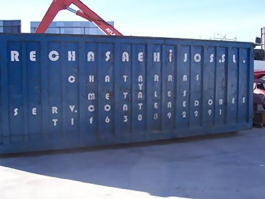 Un gran contenedor azul que dice rechasaeni jos sl.