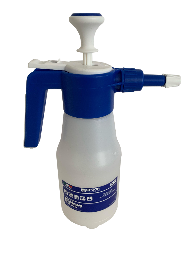 Sinivalkoinen kädessä pidettävä paineilmaruisku.