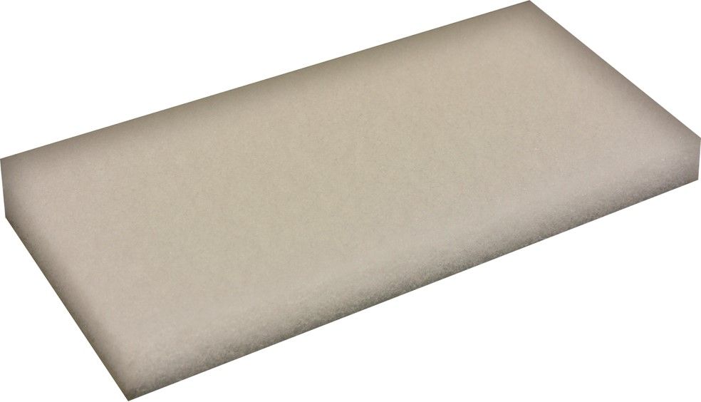 Beige suorakaiteen muotoinen vaahtomuovipehmuste.