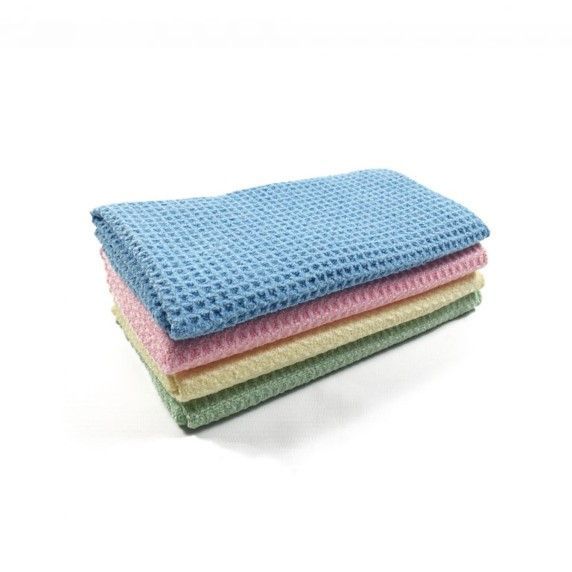 Pino värikkäitä vohvelikudottuja pyyhkeitä; sinisiä, vaaleanpunaisia, keltaisia ​​ja vihreitä.