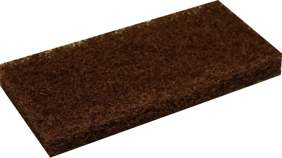 Ruskea suorakaiteen muotoinen hankaustyyny.