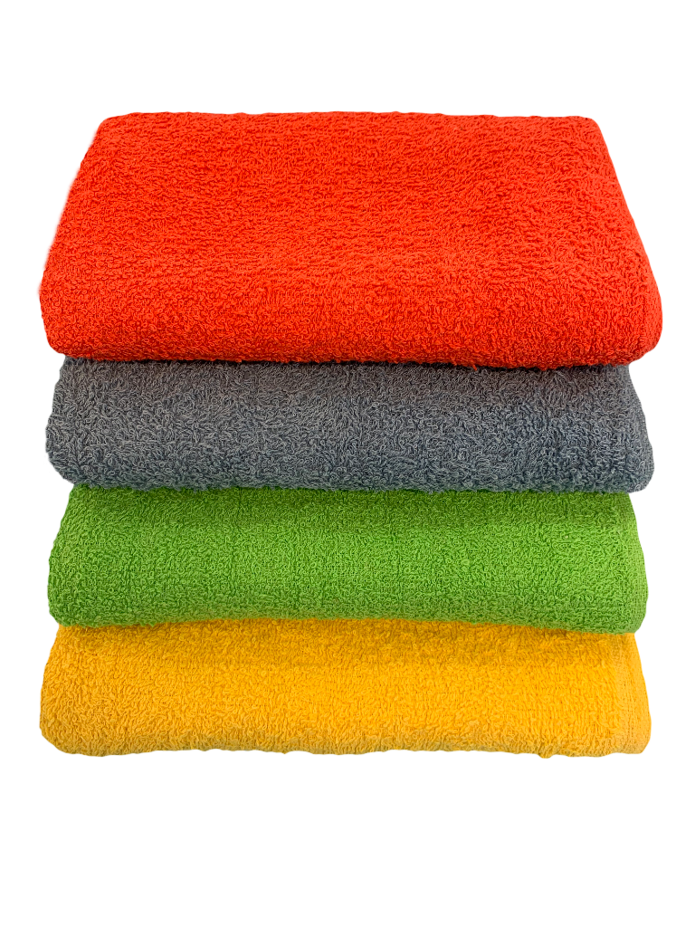 Neljä värikästä taiteltua pyyhettä pinossa: punainen, harmaa, vihreä ja keltainen.