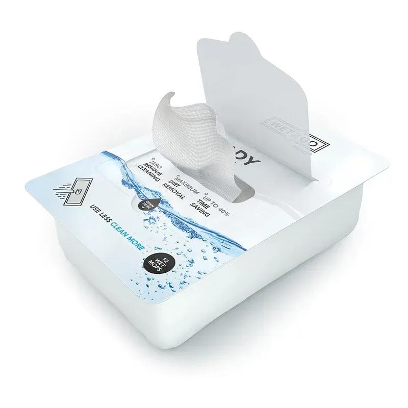 Valkoinen kosteuspyyhkeiden rasia, josta pyyhkeet on vedetty osittain ulos.