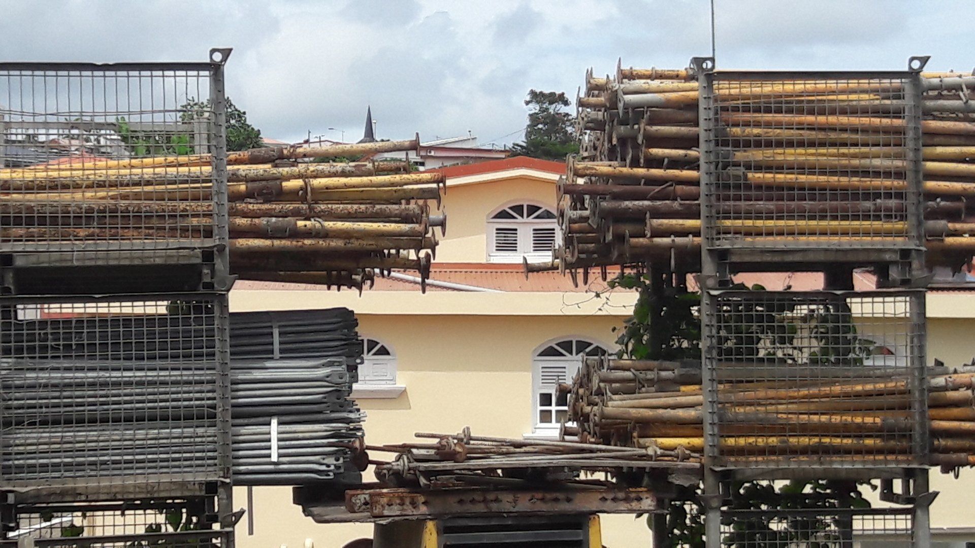 Installation de coffrage sur chantier