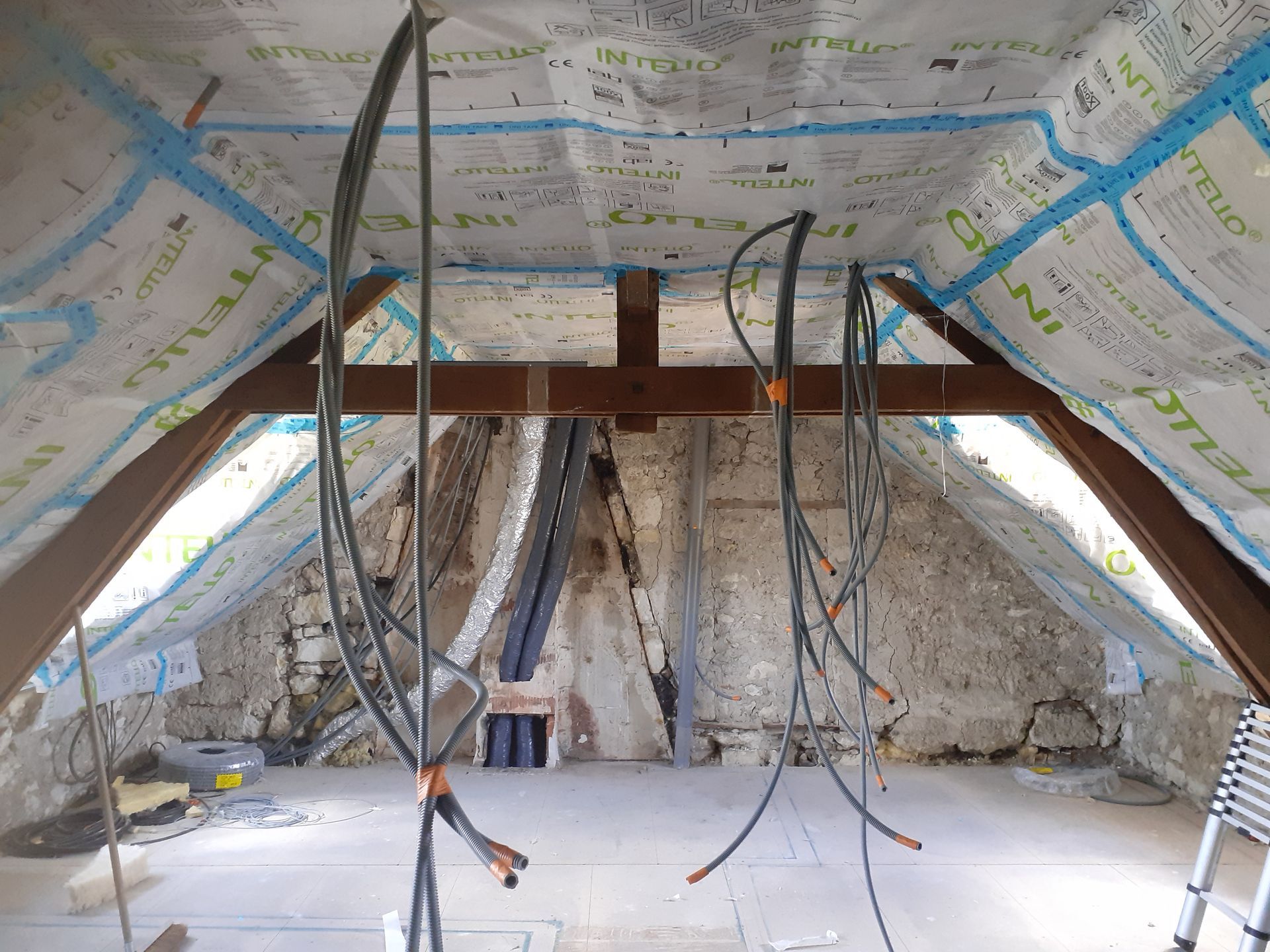 Rampants et fenêtre avec isolant posé 4