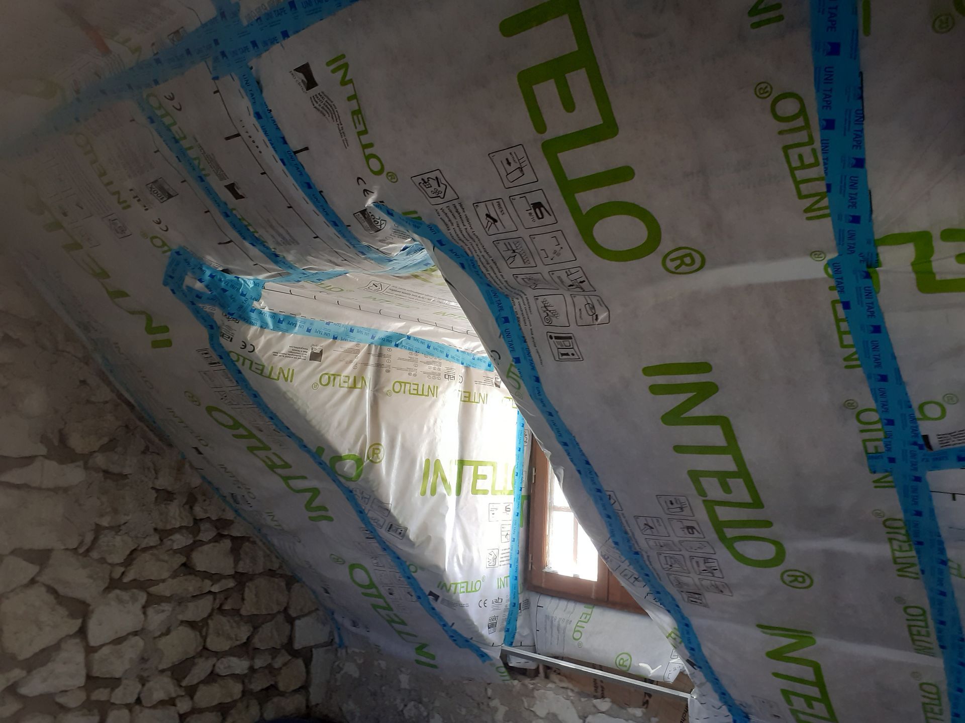 Rampants et fenêtre avec isolant posé 5