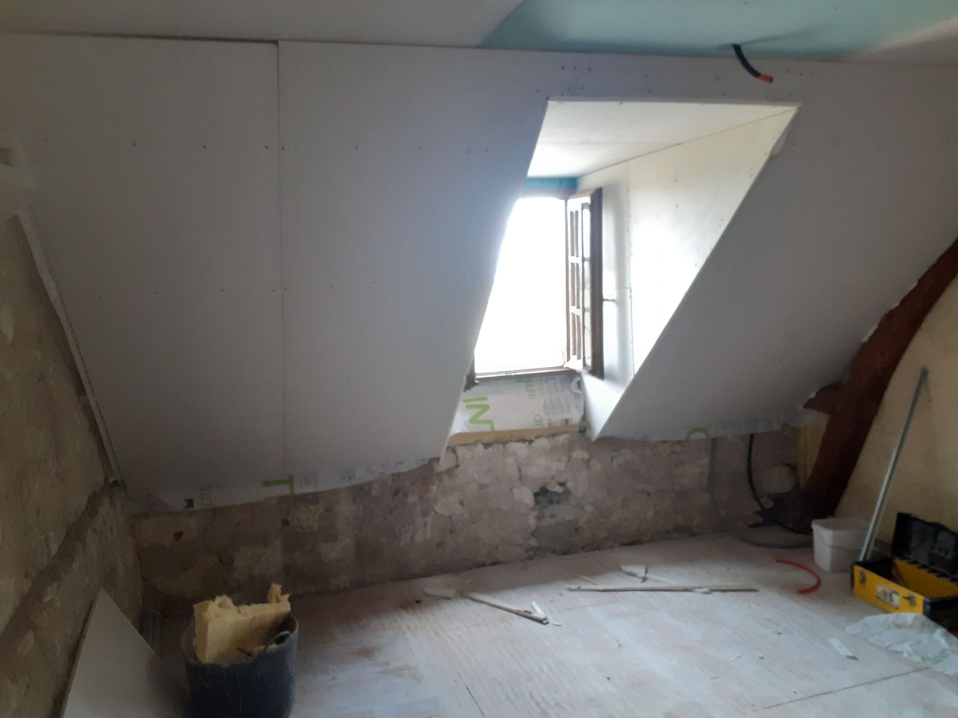 Mur et fenêtre avant isolation 2