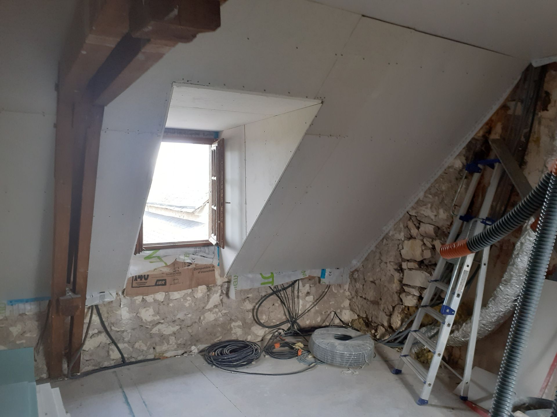 Mur et fenêtre avant isolation 1