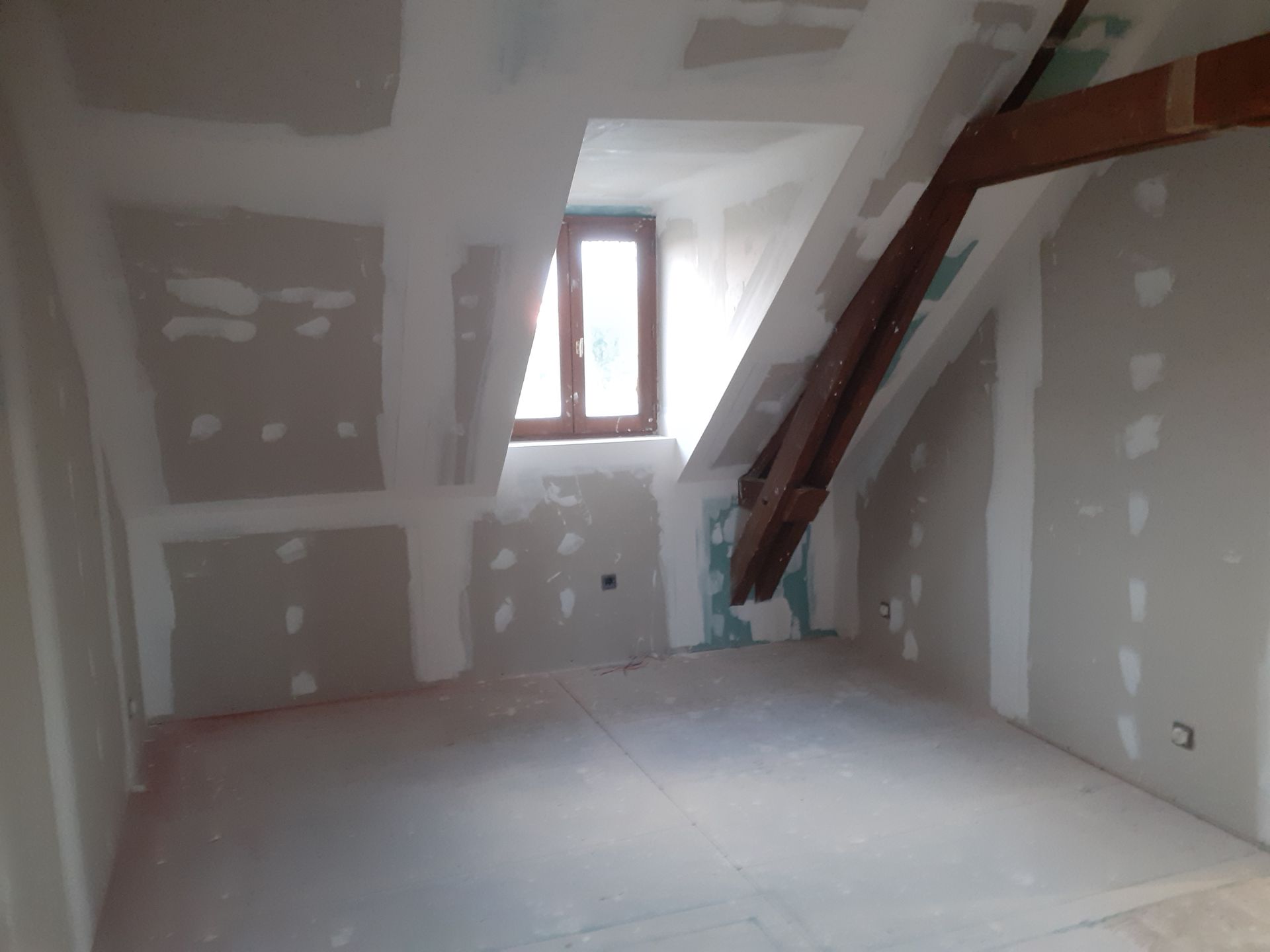 Rampant et fenêtre avec plaques de plâtre posés 4