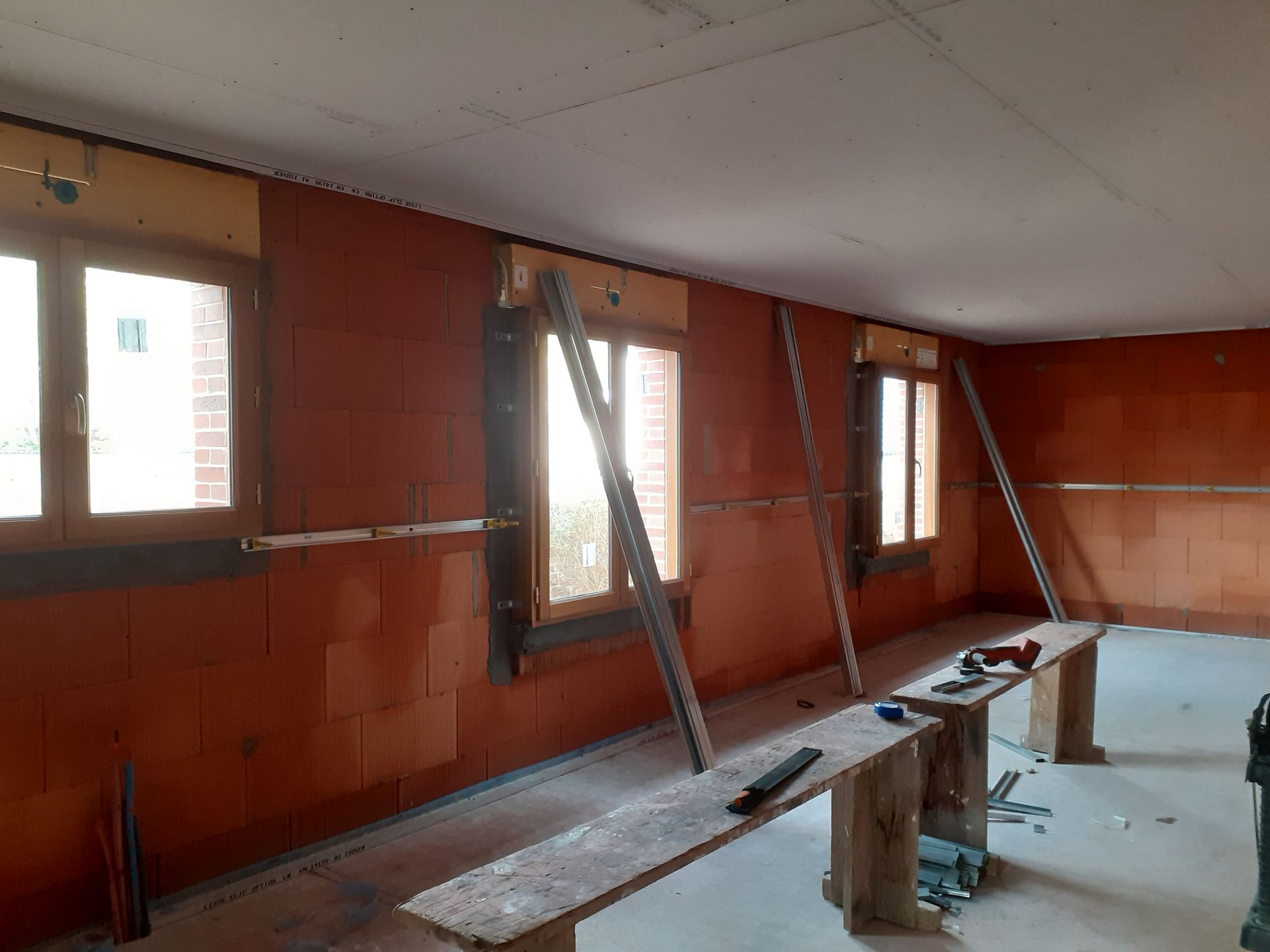 Préparation des fixations murale pour poser l'isolant 3