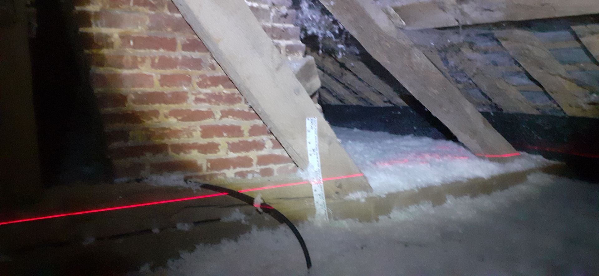 Mesure pour la couche d'isolation par soufflage dans les combles 1