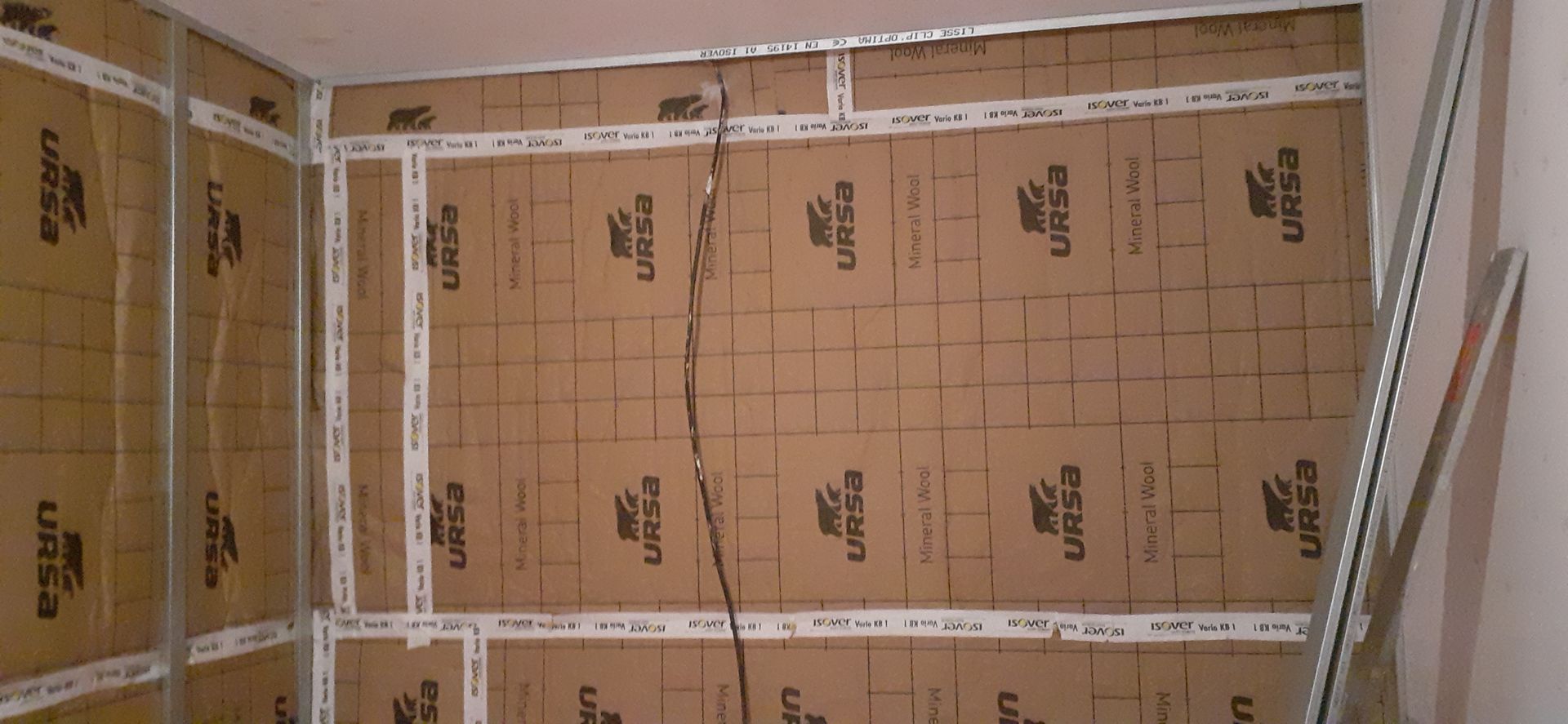 Couche d'isolant posé sur les murs 4