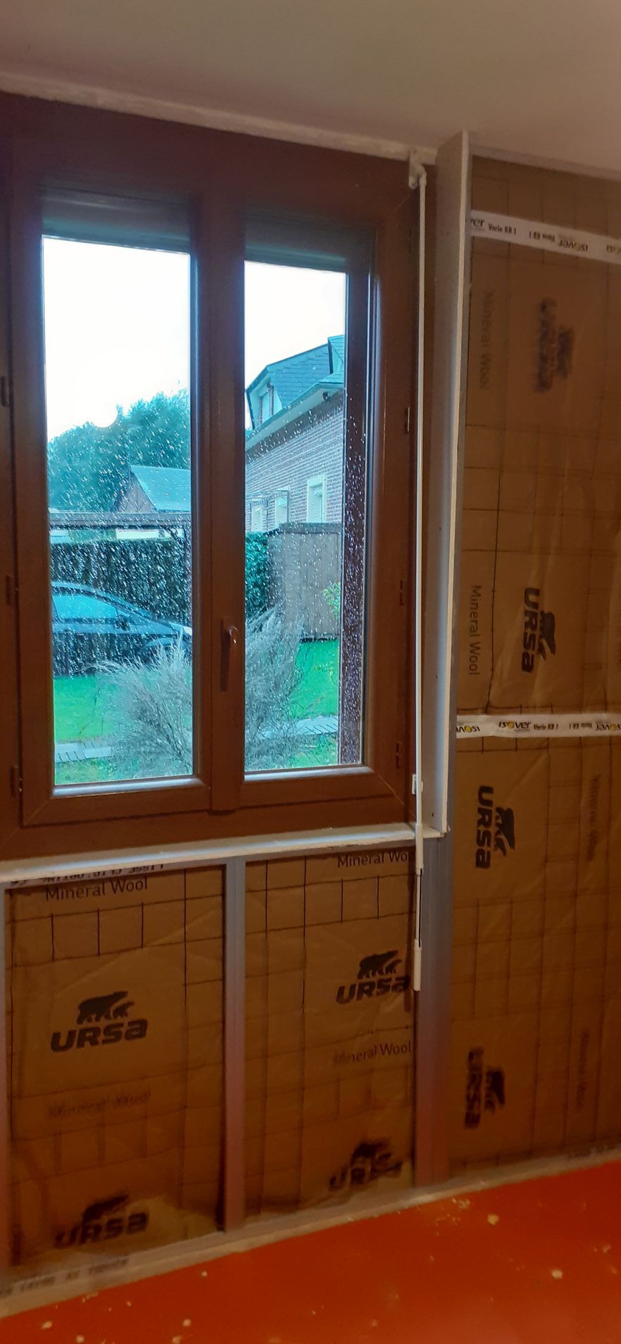 Couche d'isolant posé sur les murs 1