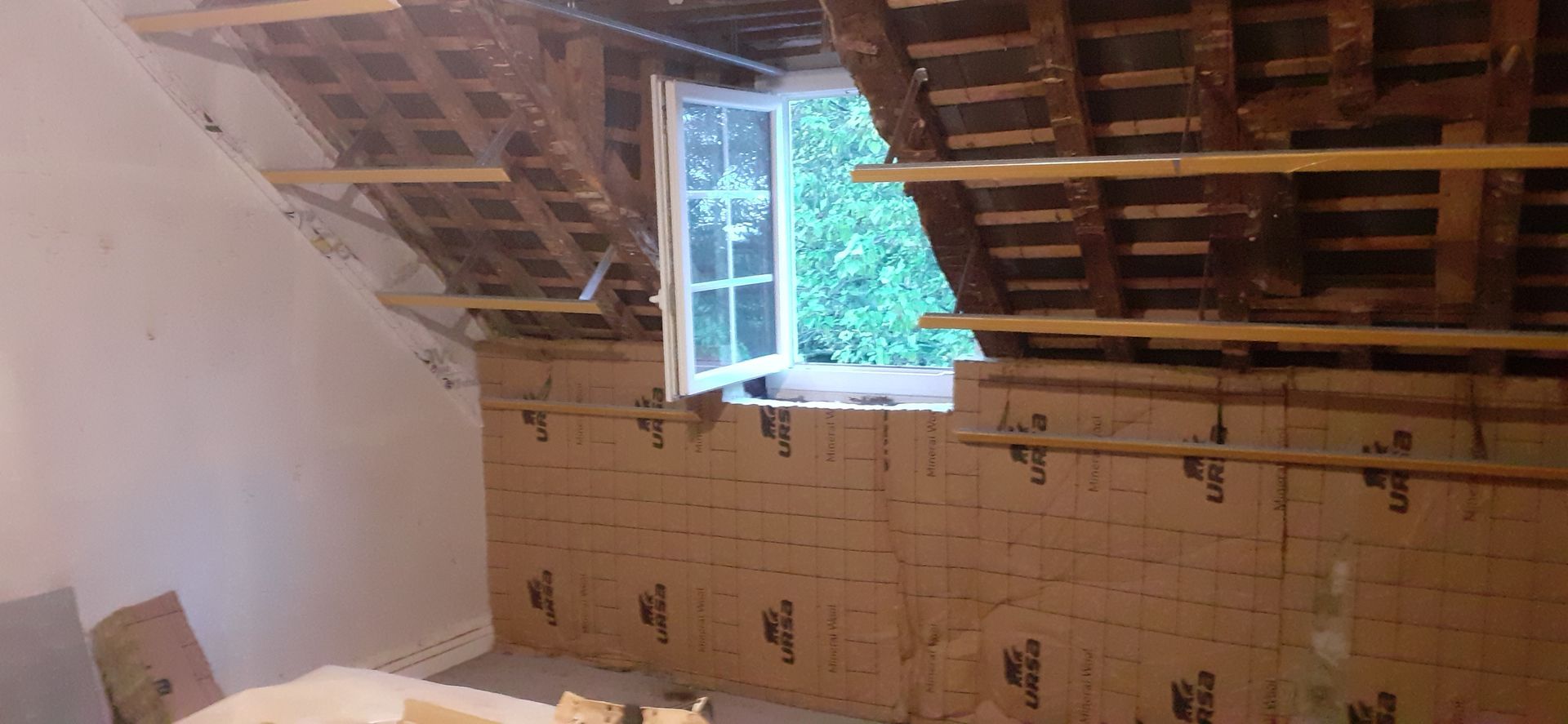 Rampants et fenêtre avec isolant posé 1