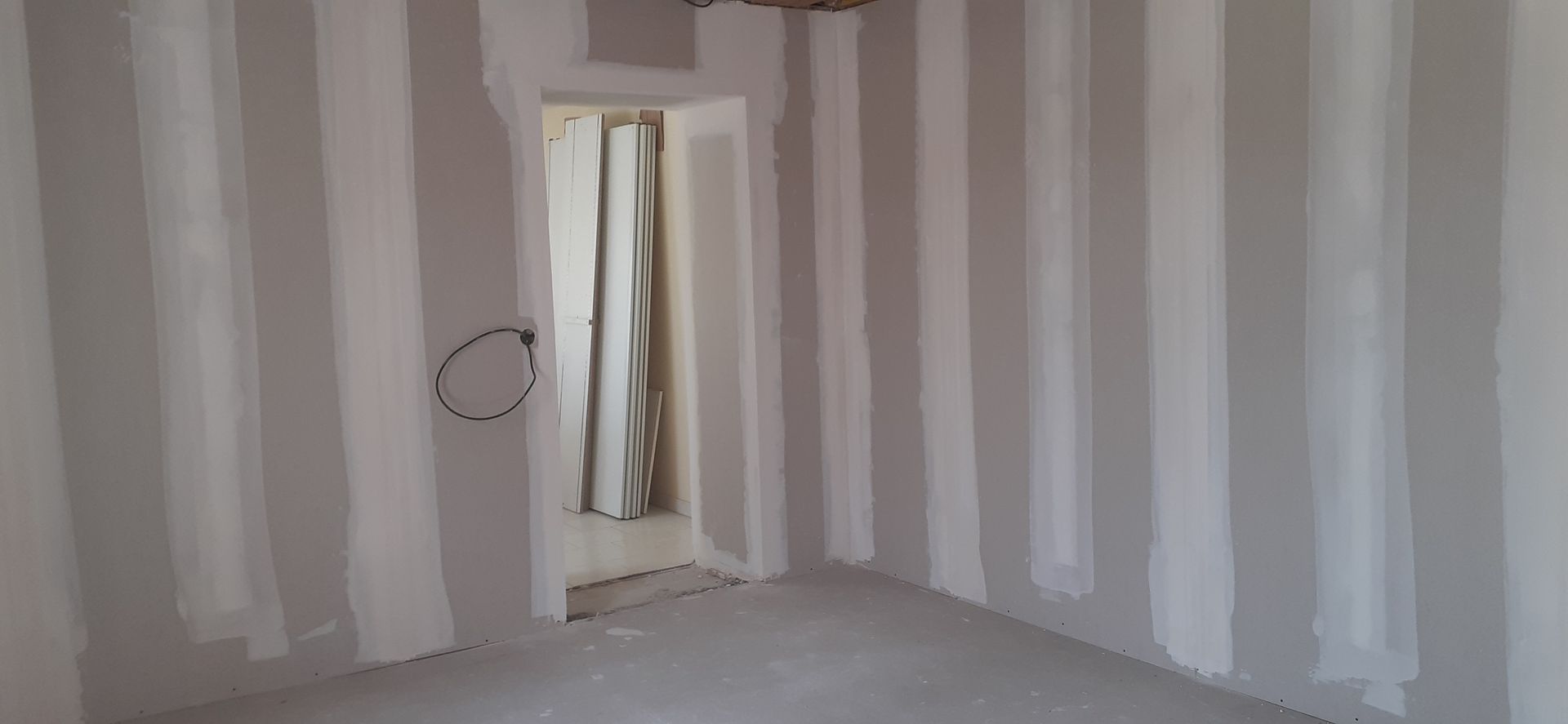 Isolation des murs avec pose de plaques de plâtre 2