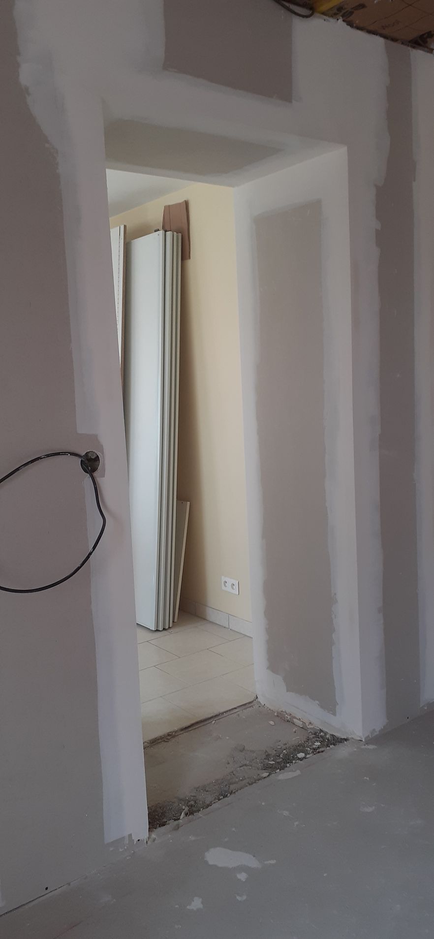 Isolation des murs avec pose de plaques de plâtre 1