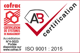 Logo de certification COFRAC : ISO 9001:2015, rouge, noir et blanc. « AB » inscrit dans un losange rouge et noir.