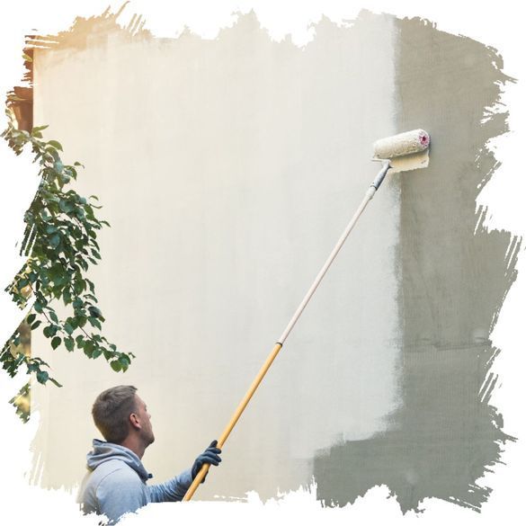 Maler streicht eine Wand