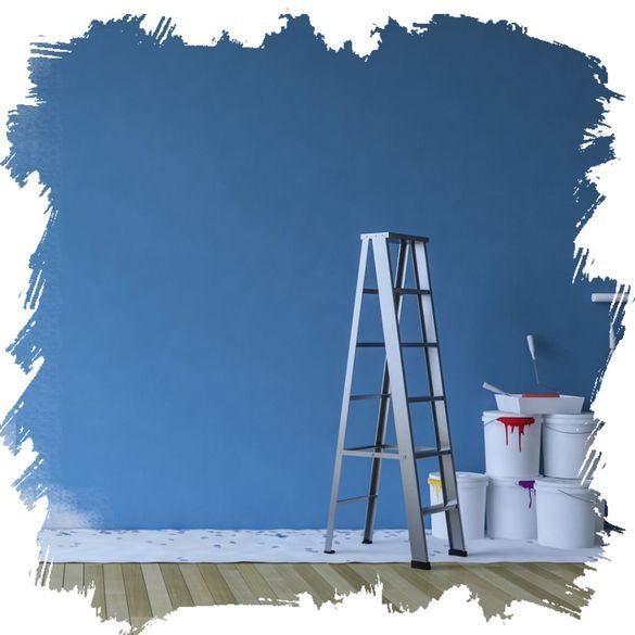 Leiter vor frisch gestrichener Wand