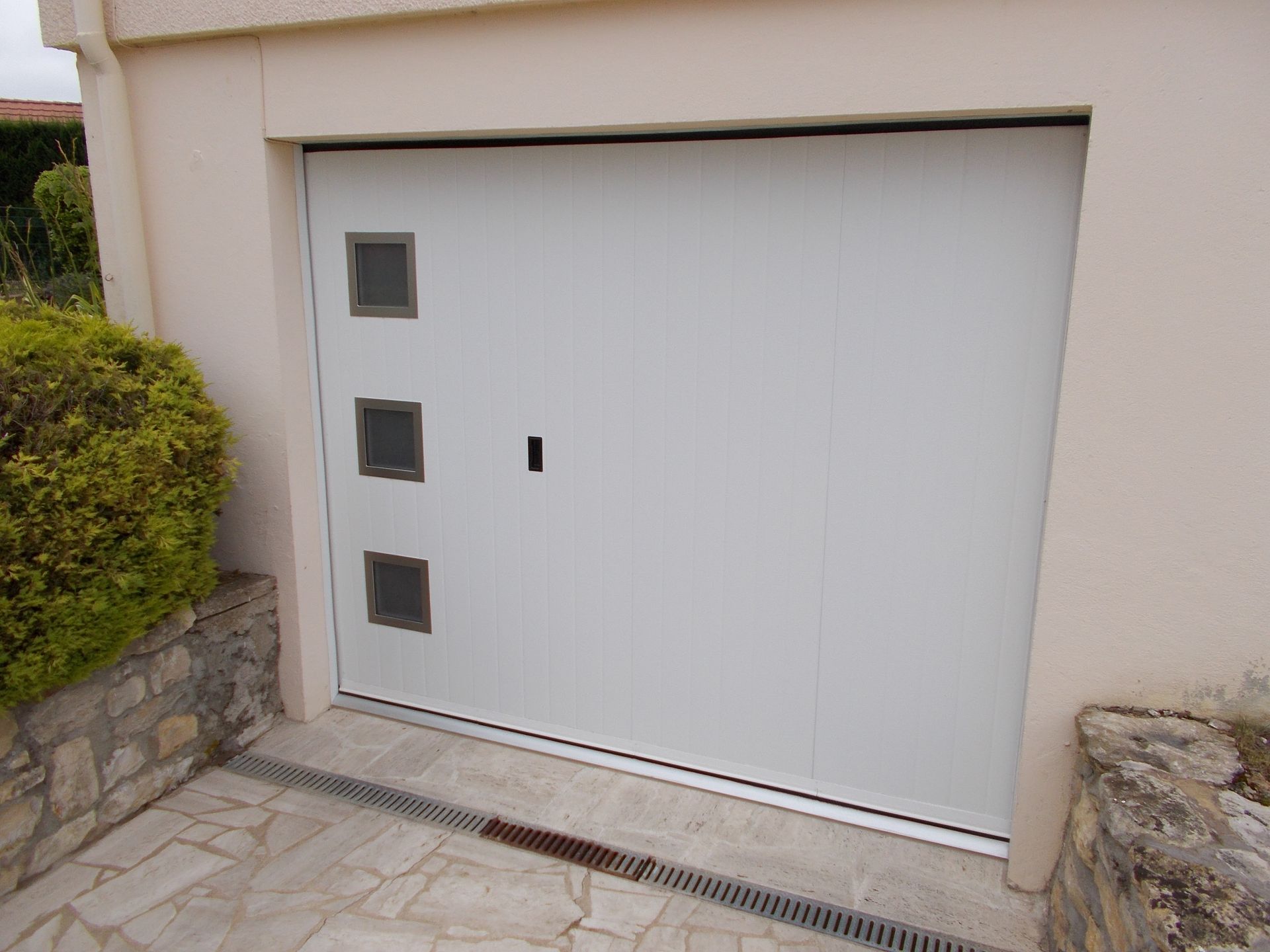 Porte de garage blanche