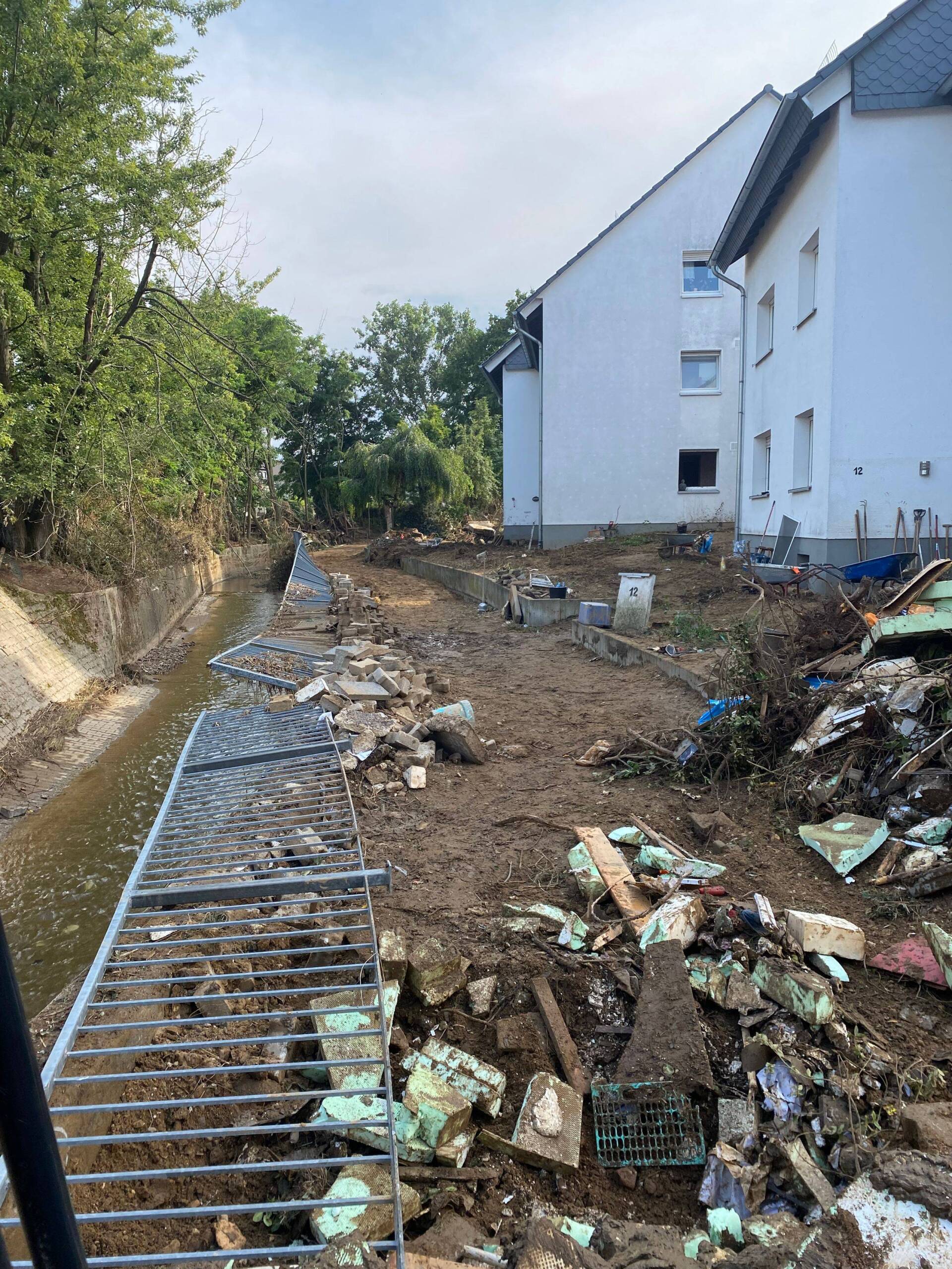 Schrott als Folge der Flutkatastrofe.