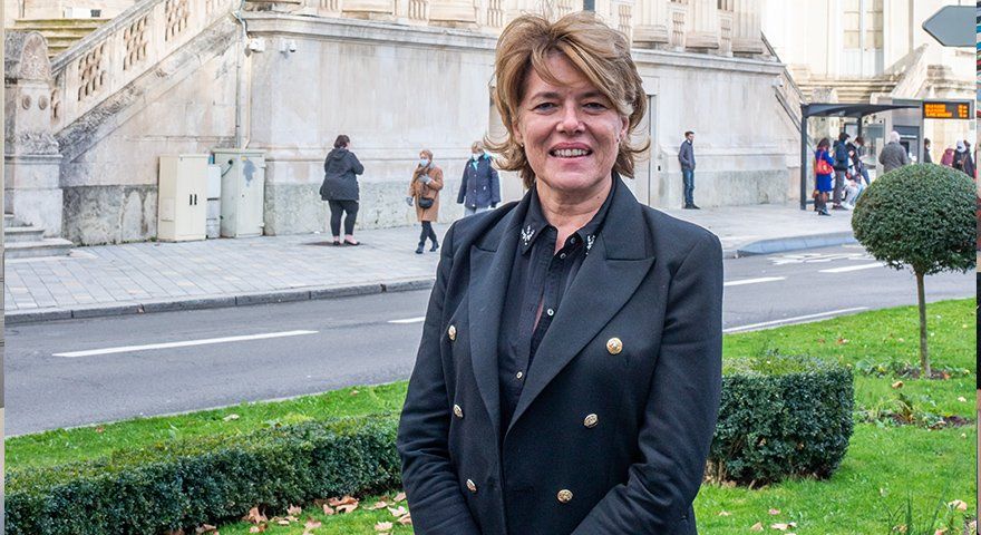 Maître GAUCHER en robe d'avocat