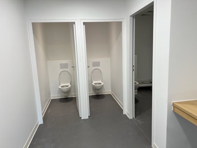 Double WC pour une entreprise
