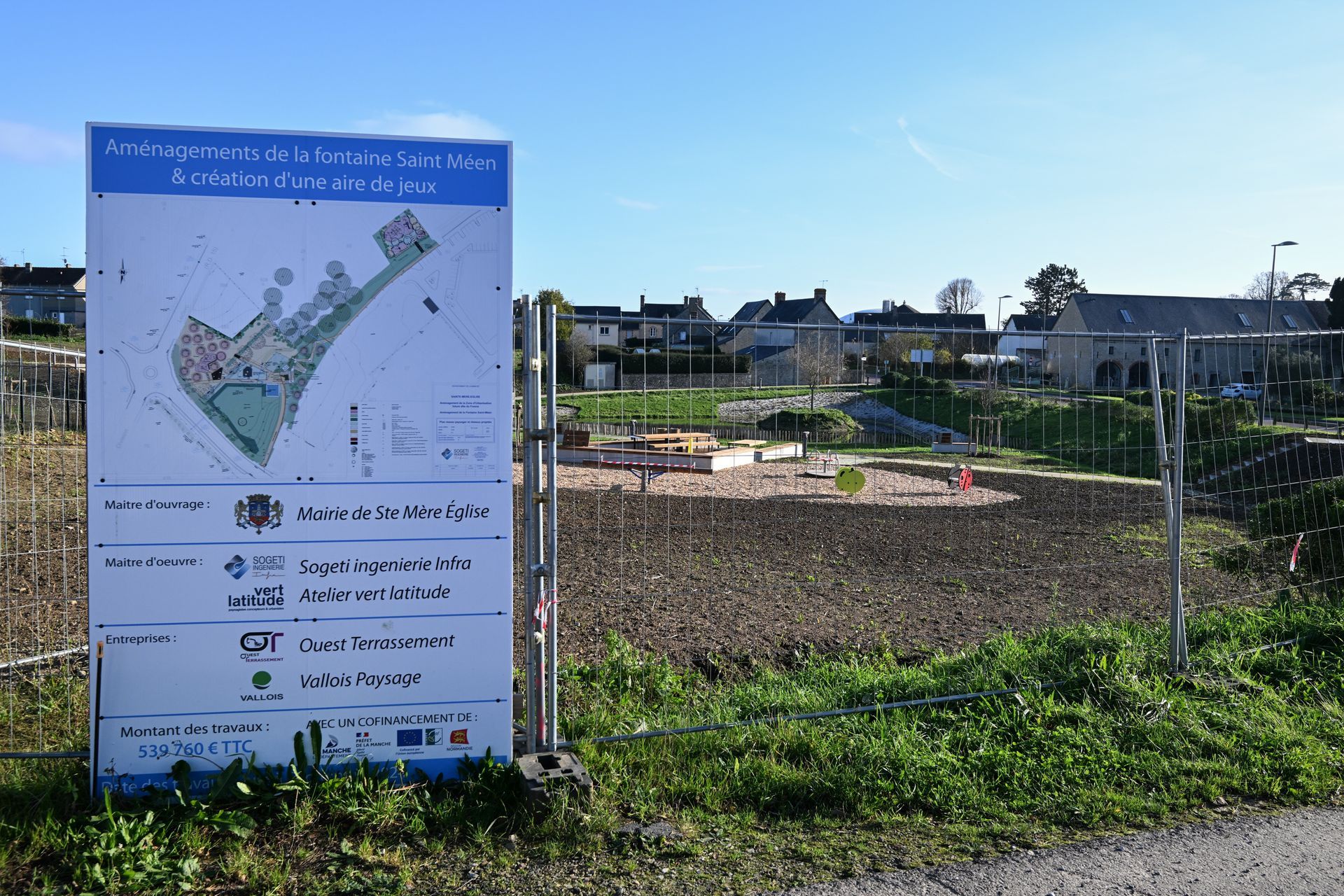 Panneaux d'informations du nouveau parc réaménagé à Sainte-Mère-Église