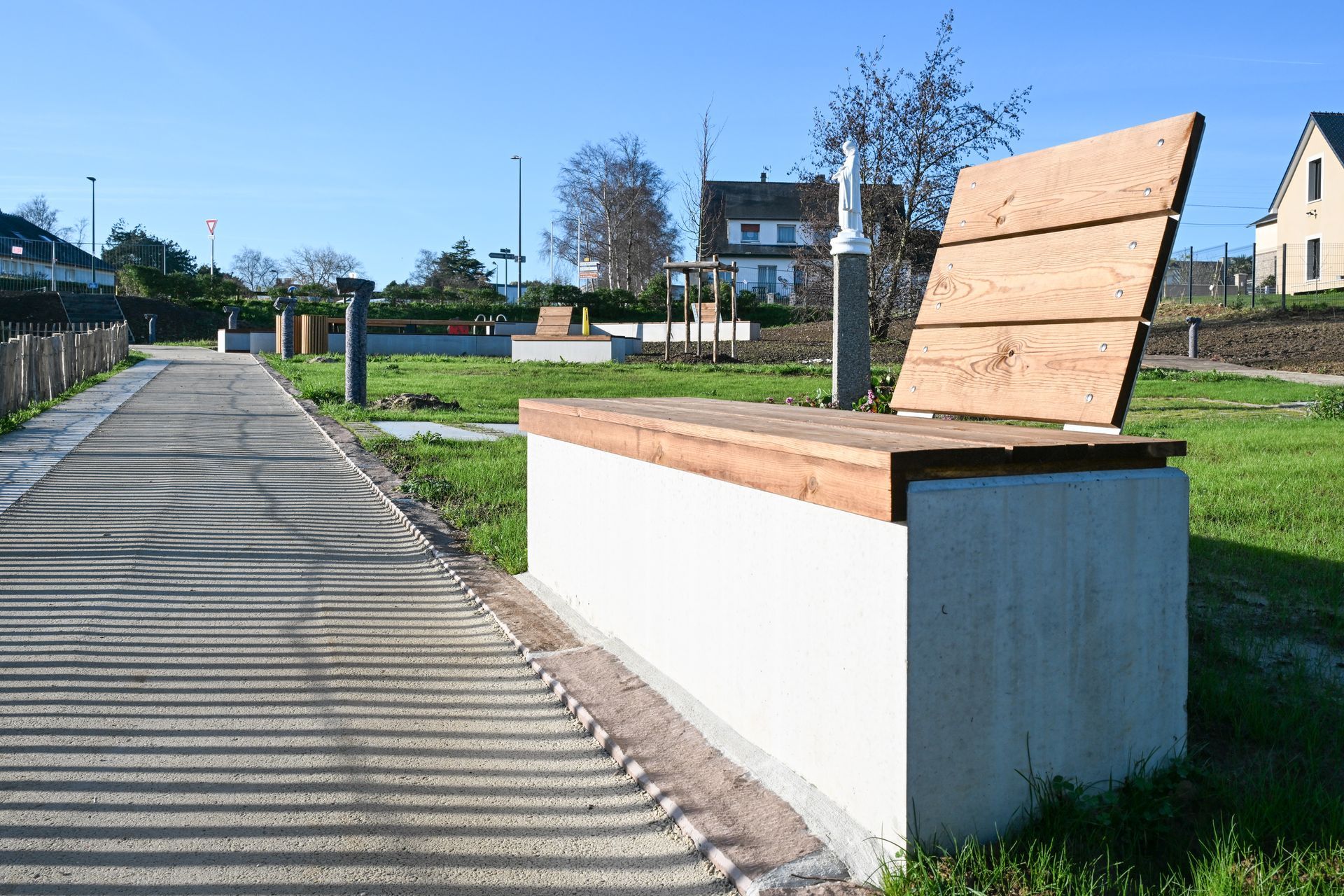 Banc extérieur neuf à Sainte-Mère-Église