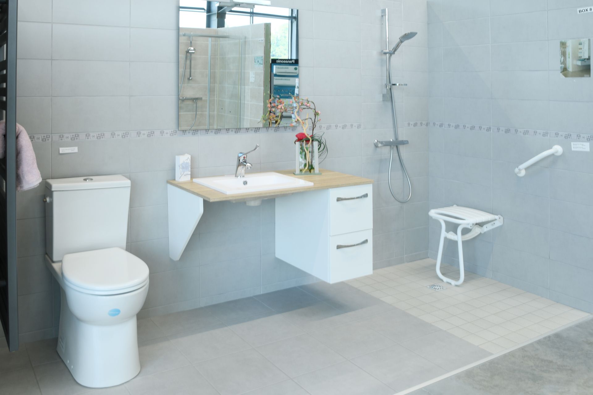 Salle de bains aux normes PMR